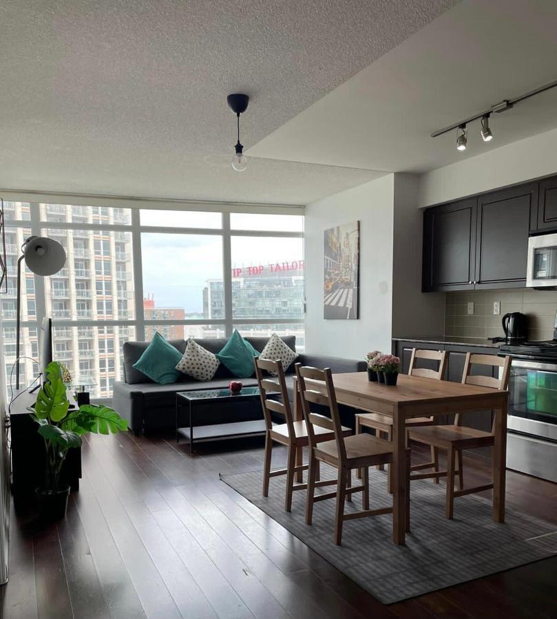 Toronto Downtown 2 Bedroom Families Only Sleeps 5 Exterior photo